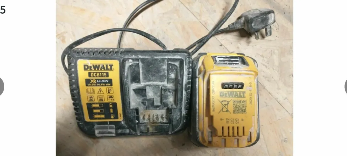DEWalt 5Ah battery and charger