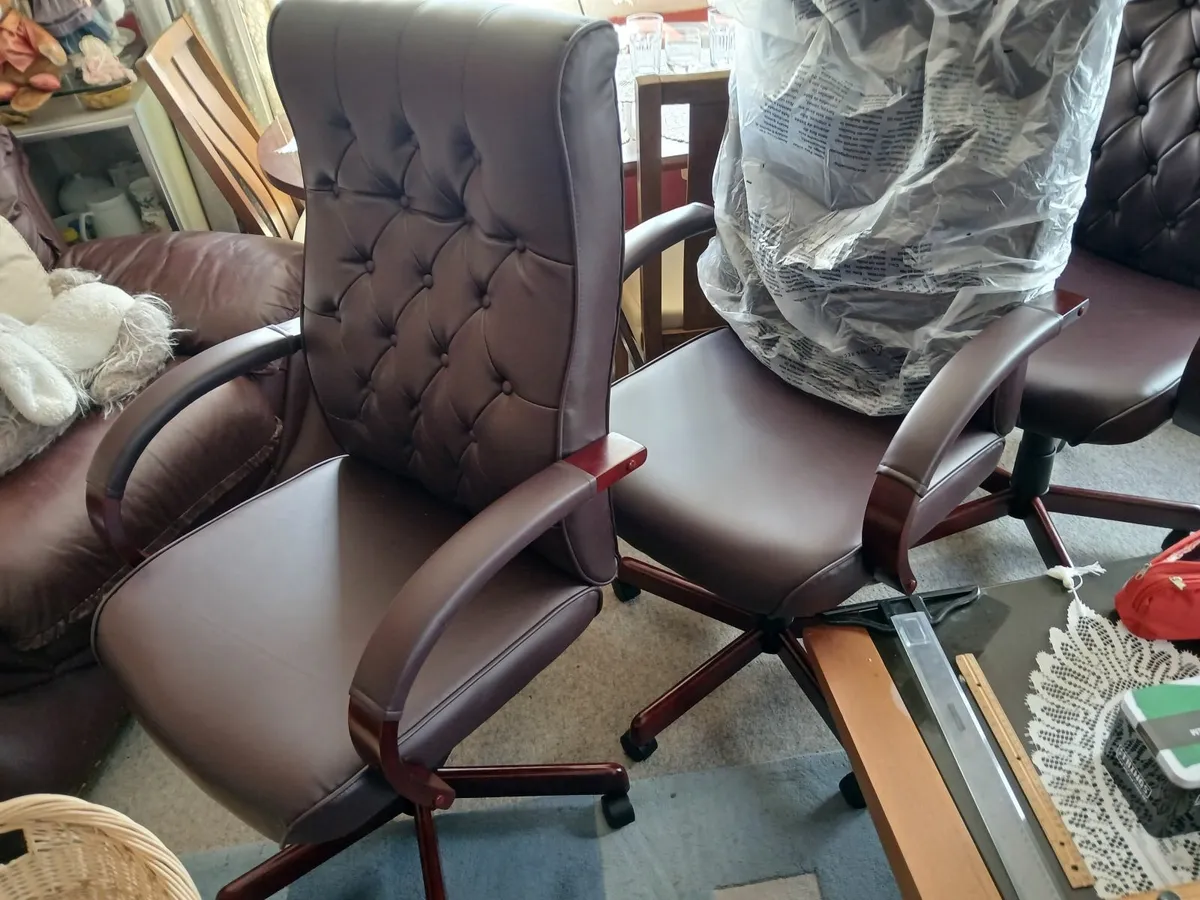 Office chair new...chesterfeild  delivered - Image 2