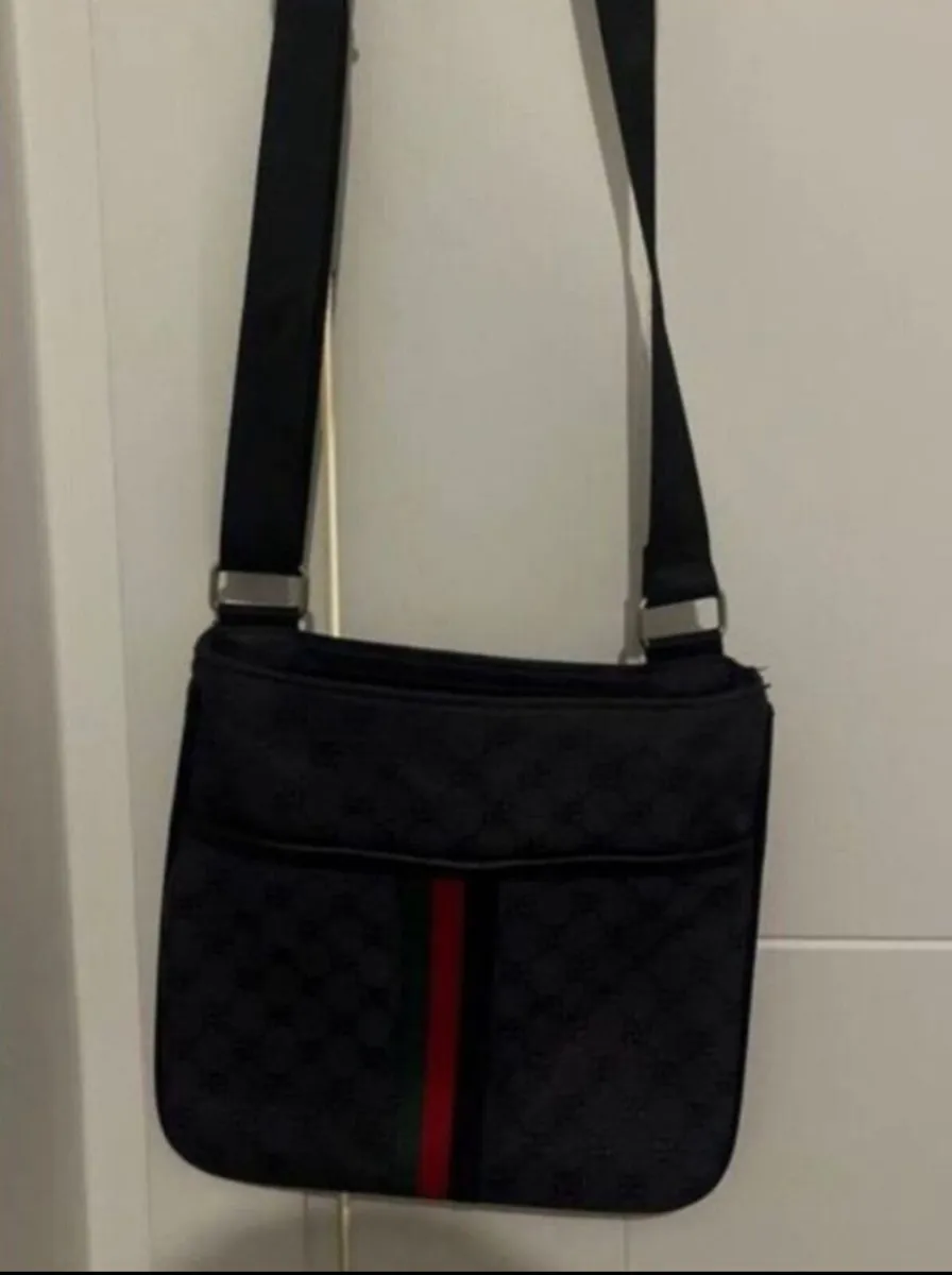 Ladies Crossbody Bag.. - Image 1
