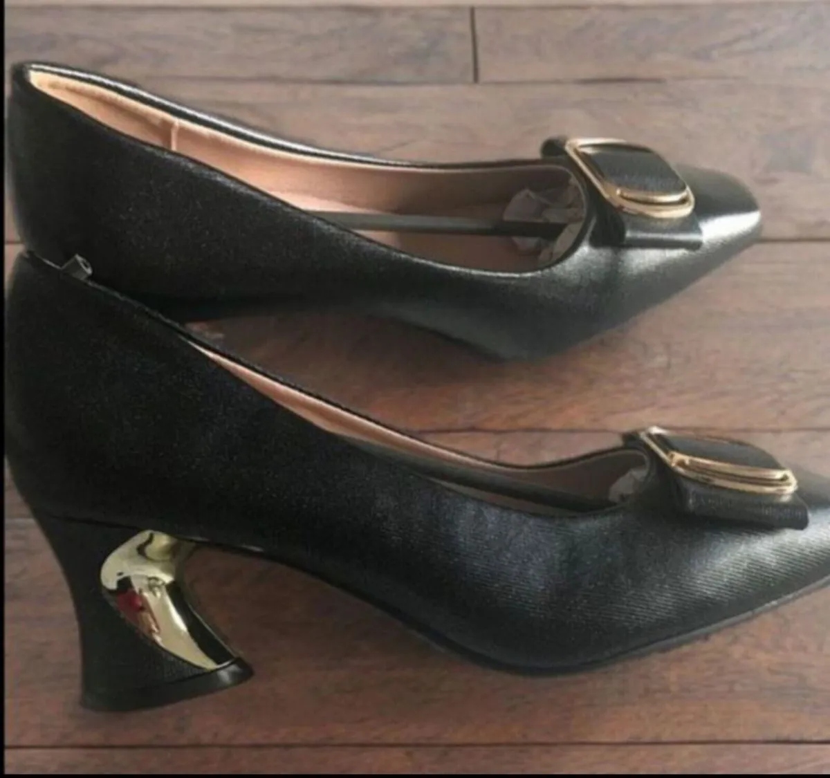 Brand New Ladies Shoes UK.5.. - Image 1