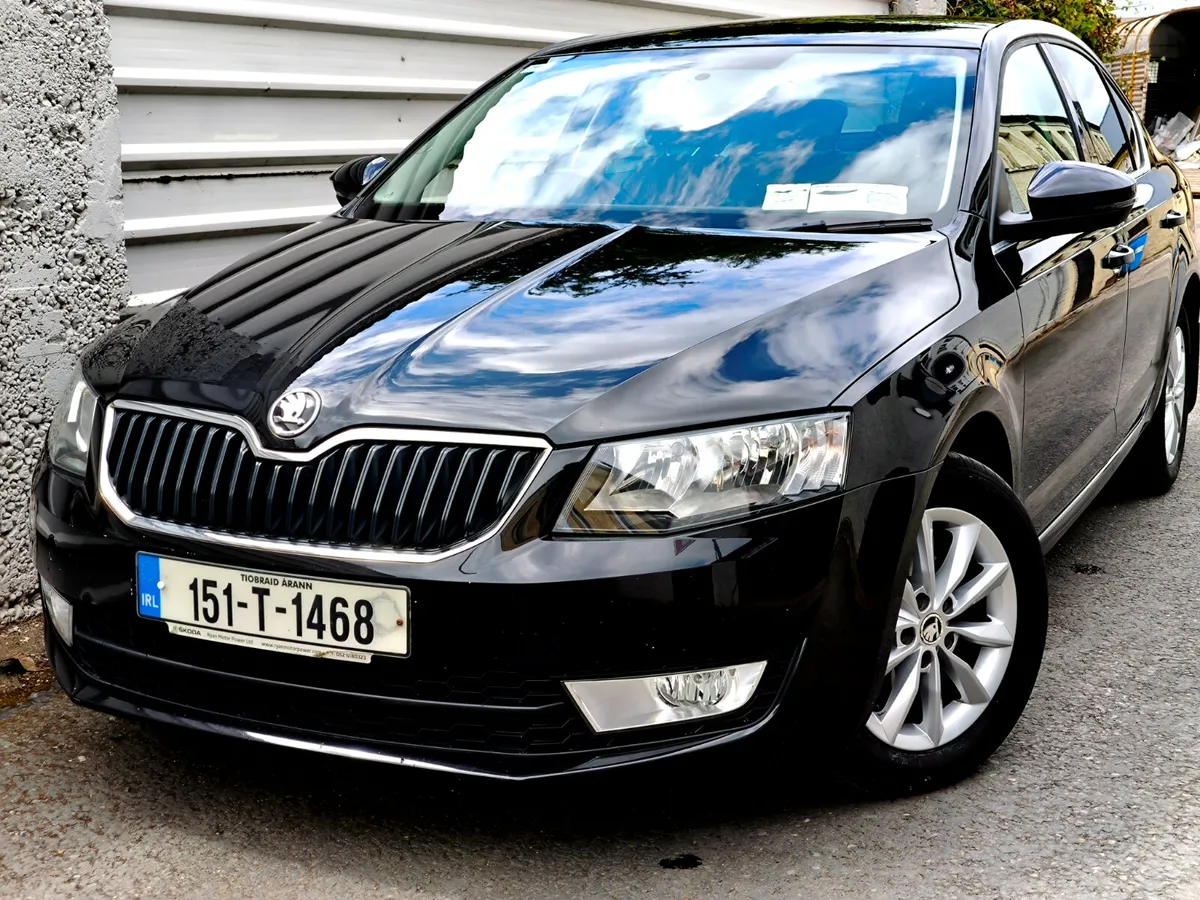 SKODA OCTAVIA 2015 LOW KILOMETRES - Image 2