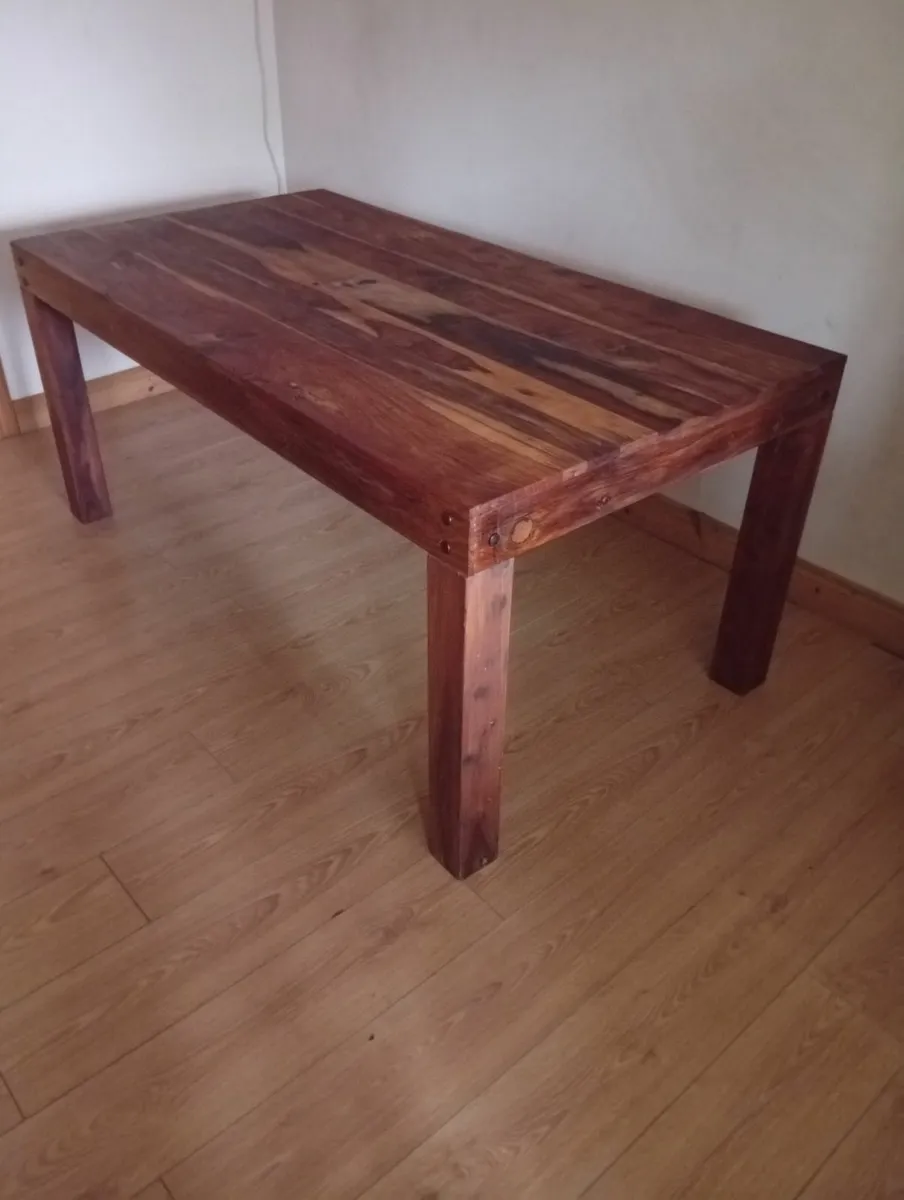 Modern Quality Walnut dining table 4-8per - Image 1