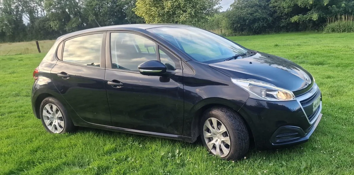 Peugeot 208 - Image 2