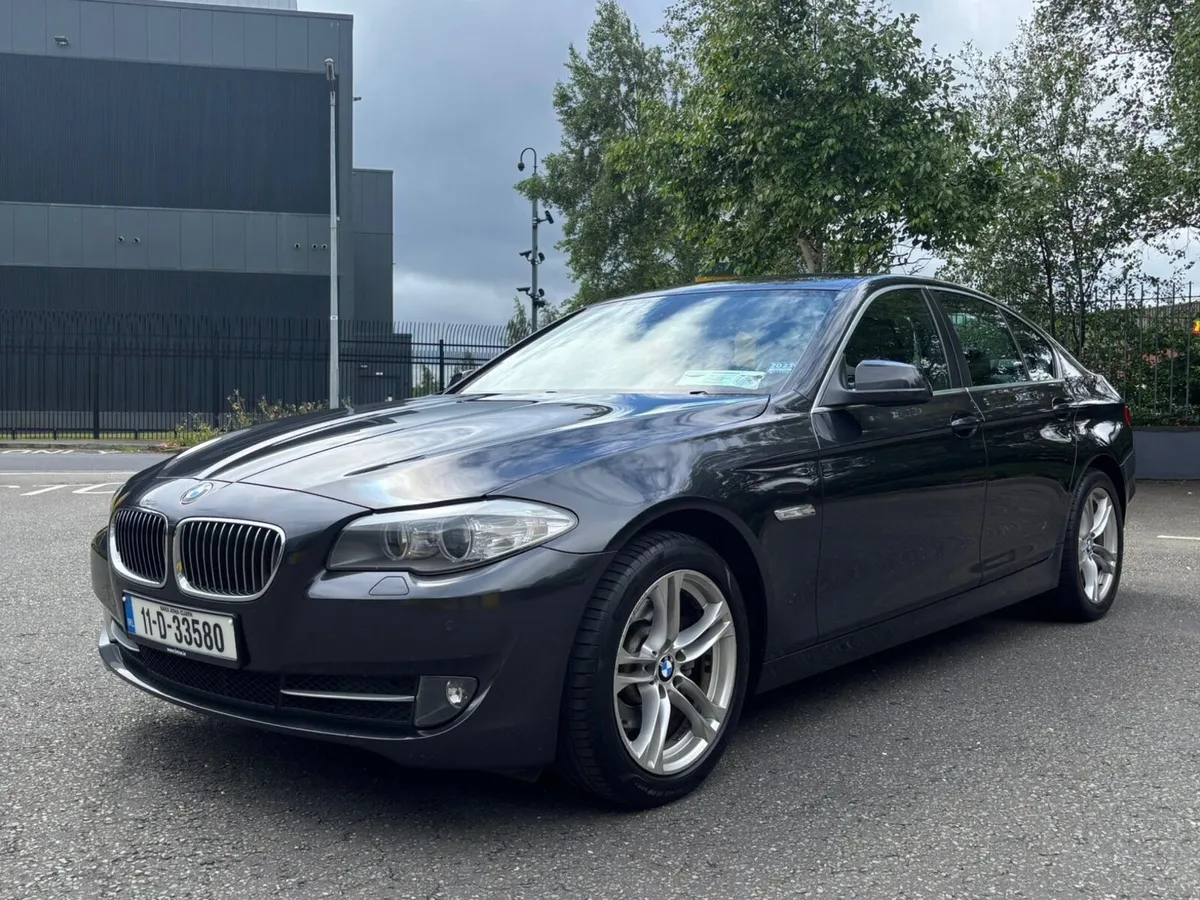 BMW 5-Series 2011 - Image 2