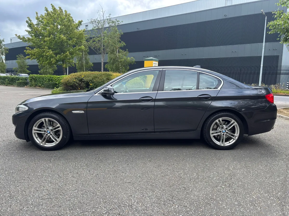 BMW 5-Series 2011 - Image 4