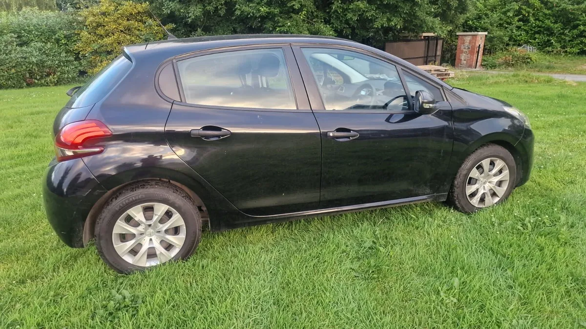 Peugeot 208 - Image 4
