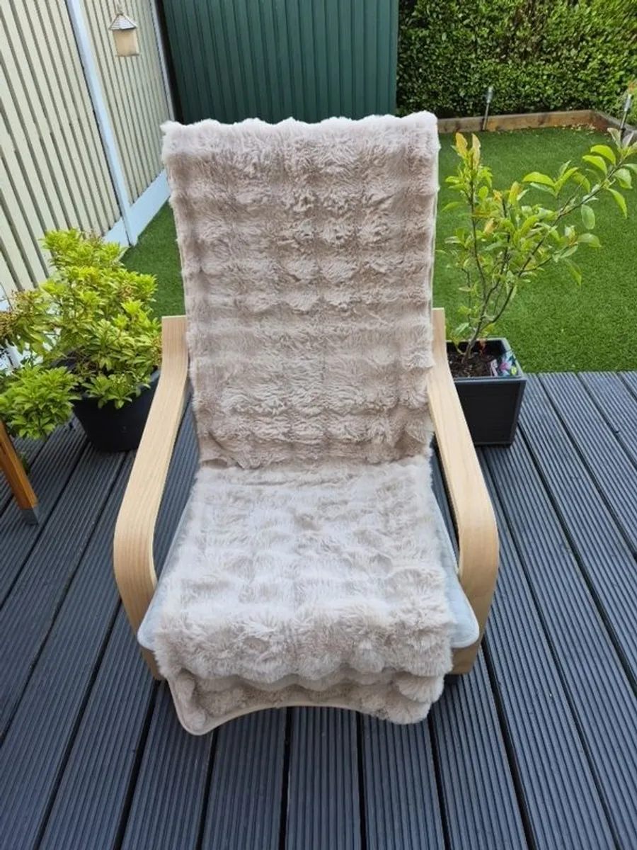 Reclinging chair - Image 1