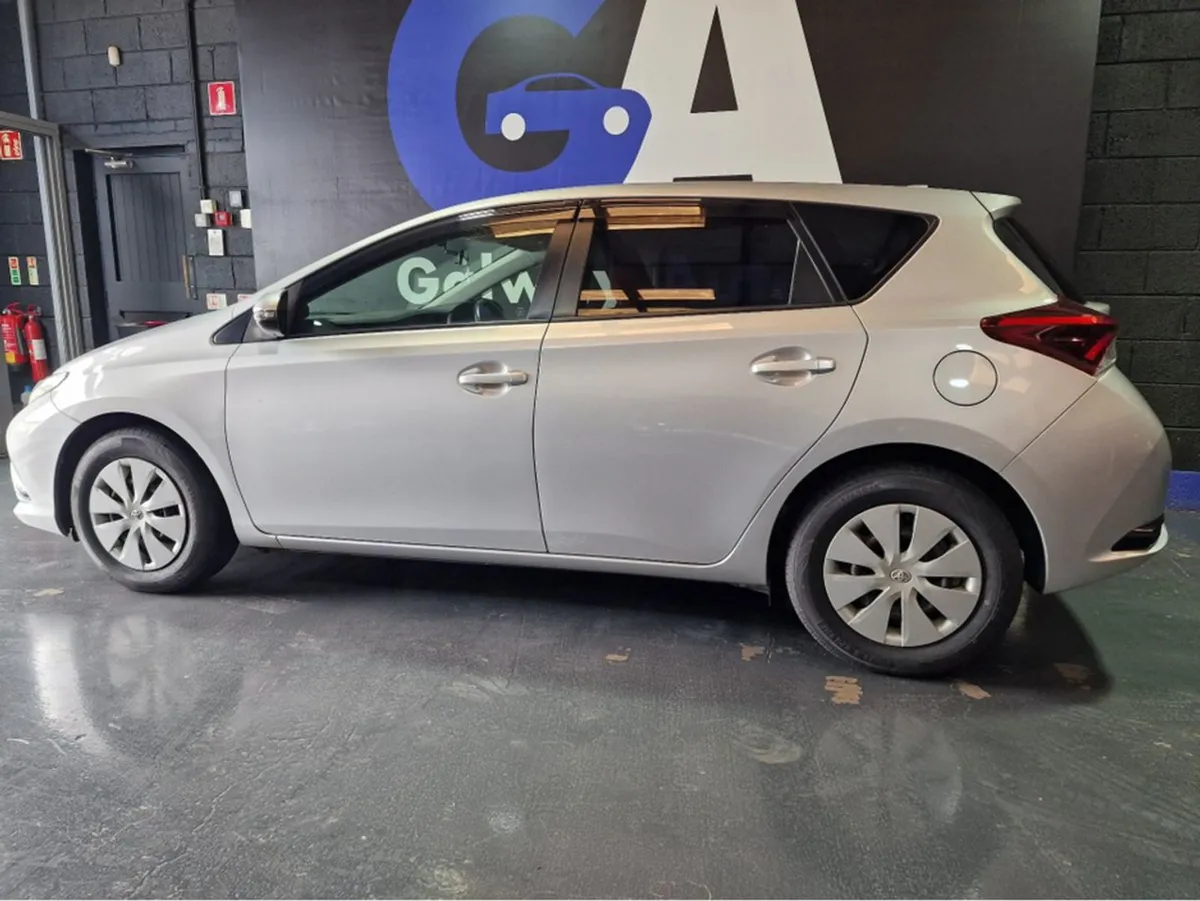 Toyota Auris Automatic-80k KM Only-android Auto- - Image 4