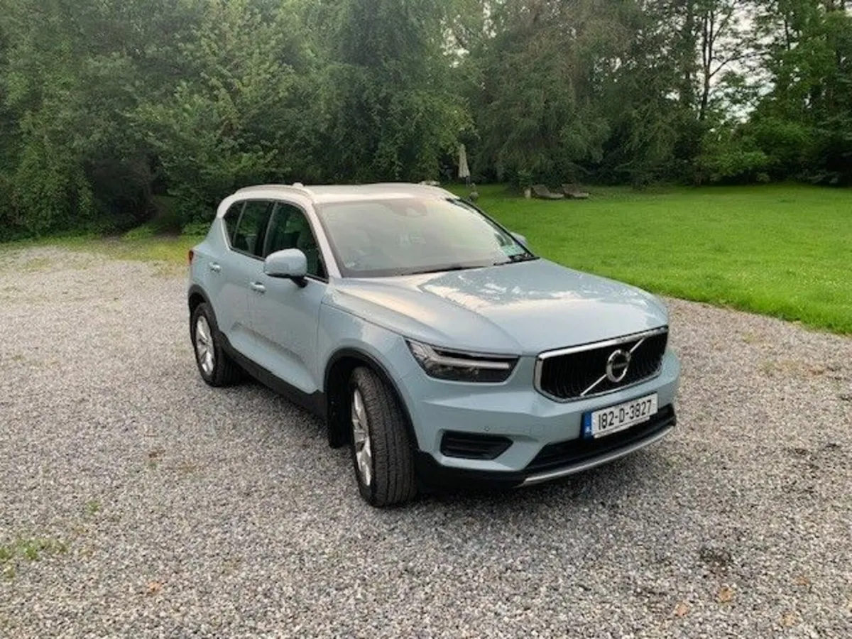 Volvo XC40 TR Momentum 5 door 182 - Image 1
