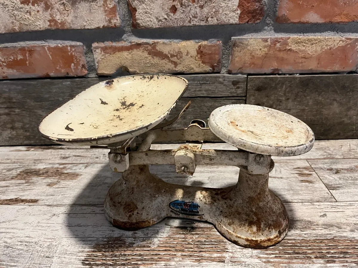 Vintage scales - Image 3