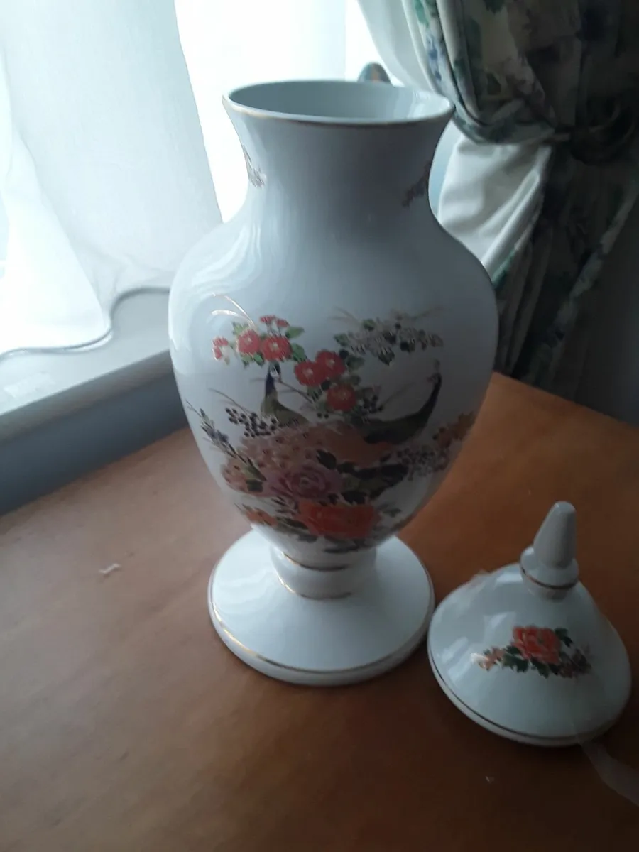 Lovely vintage porcelain biscuit jar or vace