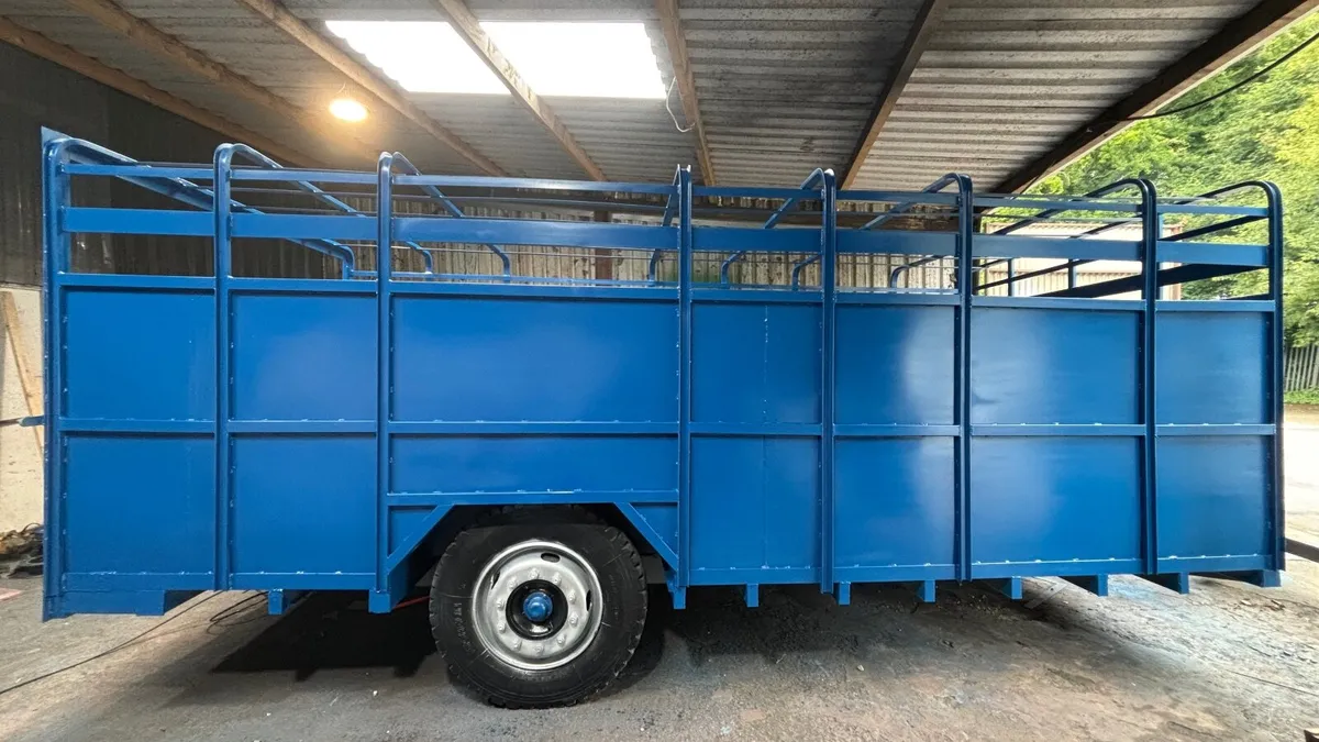 Cattle trailer - Image 1