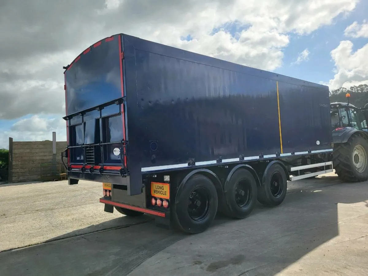 Grain trailer. - Image 1
