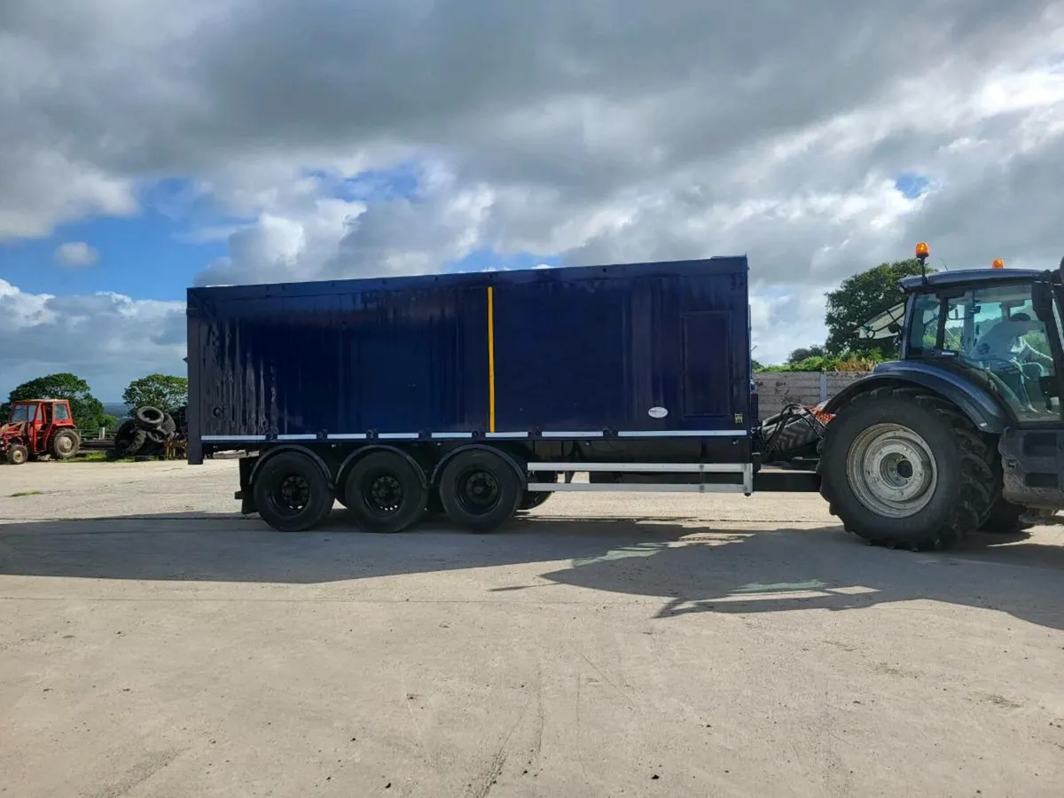 Grain trailer. - Image 4
