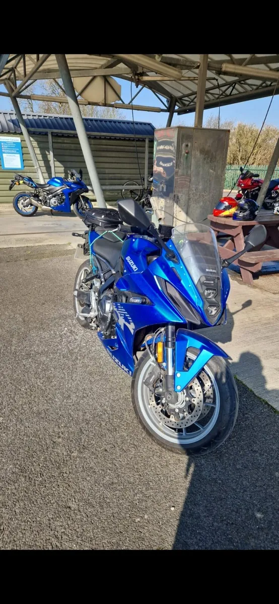 Suzuki GSX-8R - Image 1