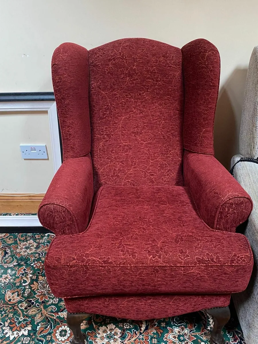 Three piece suite of furniture - Image 1