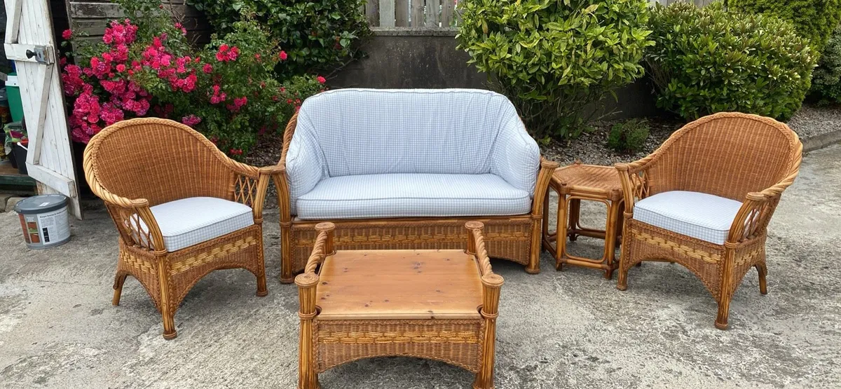 5 piece Wicker Conservatory /Sunroom Set - Image 1
