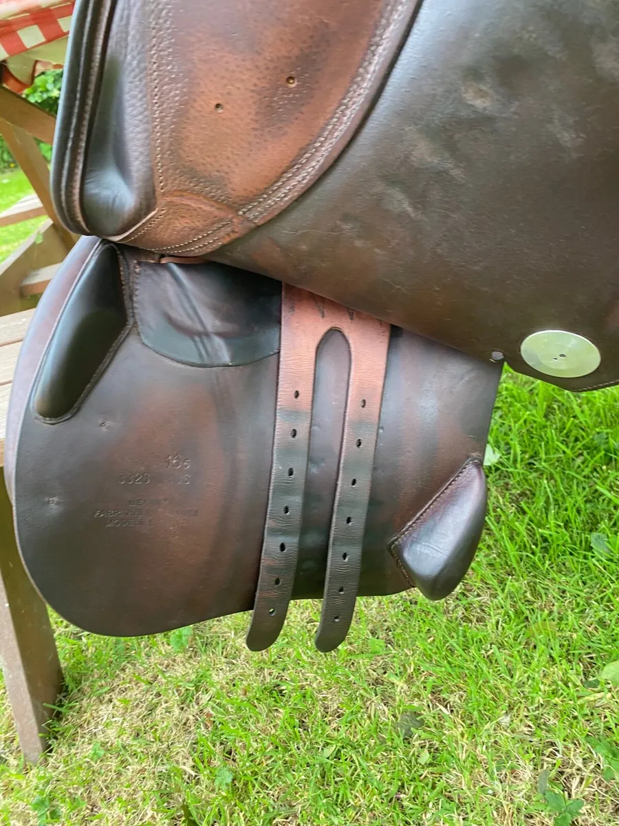 Meyer 16.5” perfect condition jumping saddle - Image 4