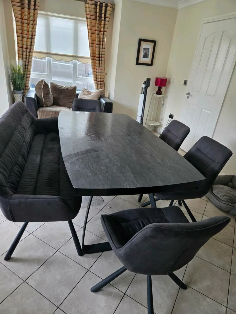Extendable table - Image 1