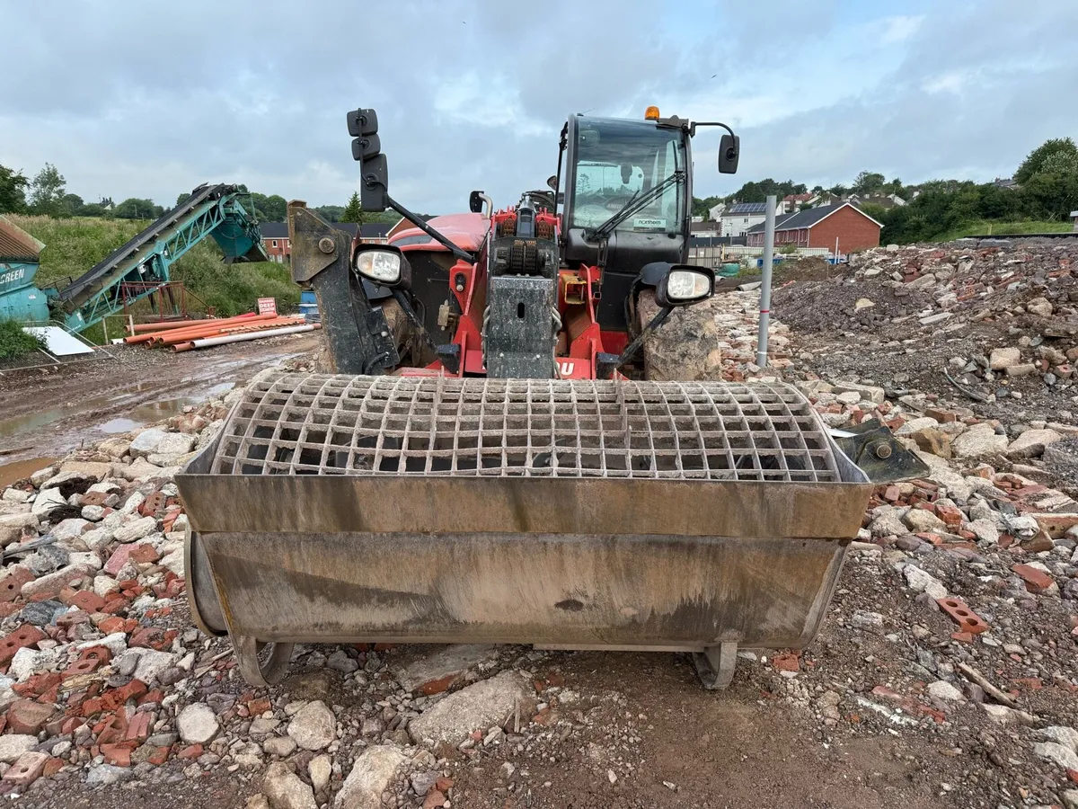 Forklift Concrete bucket - Image 3