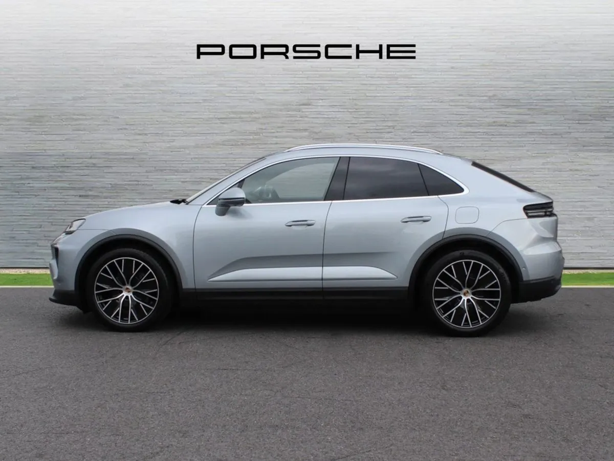 Porsche Macan 4 Electric (new) - Image 4