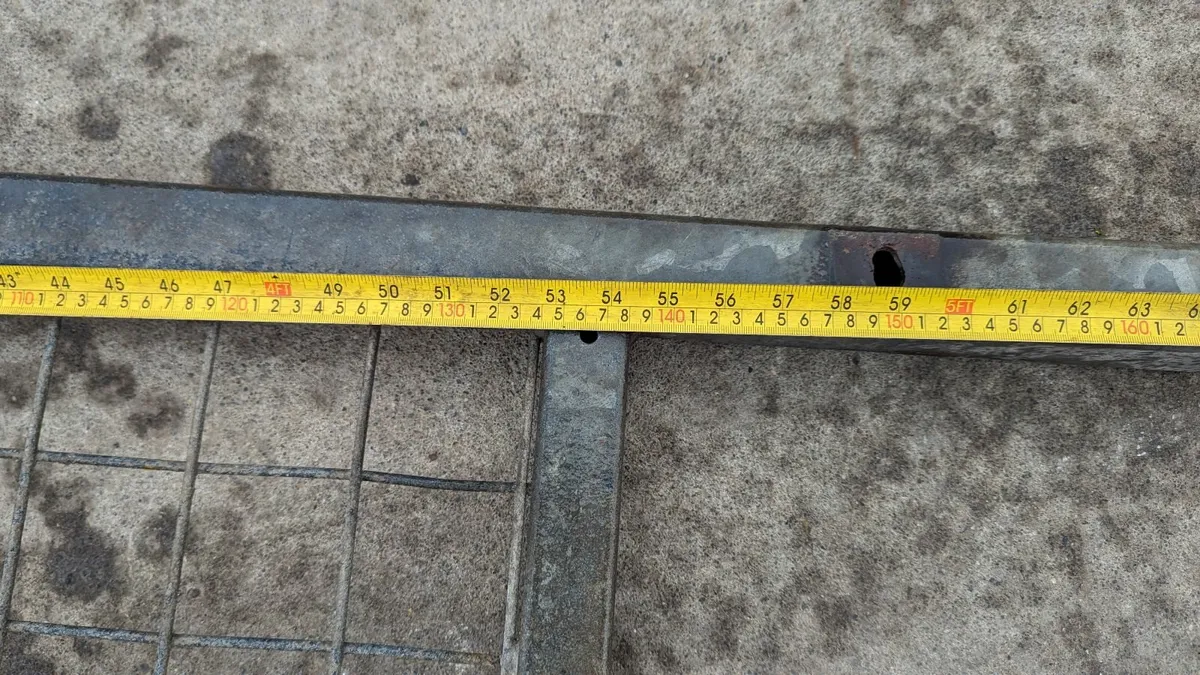Galvanized mesh gate with rubber - Image 2