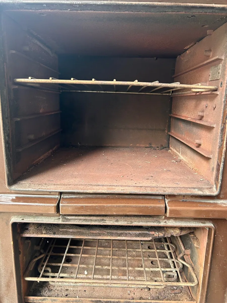 Stanley Solid Fuel Range and Cast Iron Bath - Image 3