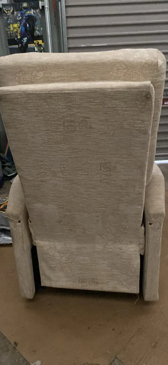Recliner chair - Image 2