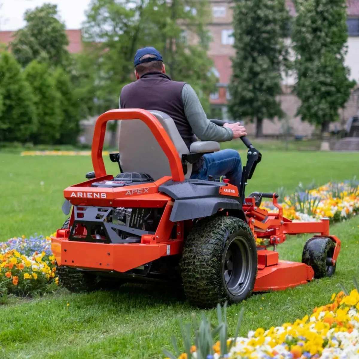 Ariens Apex 48 Zero Turn Lawnmower - Image 1