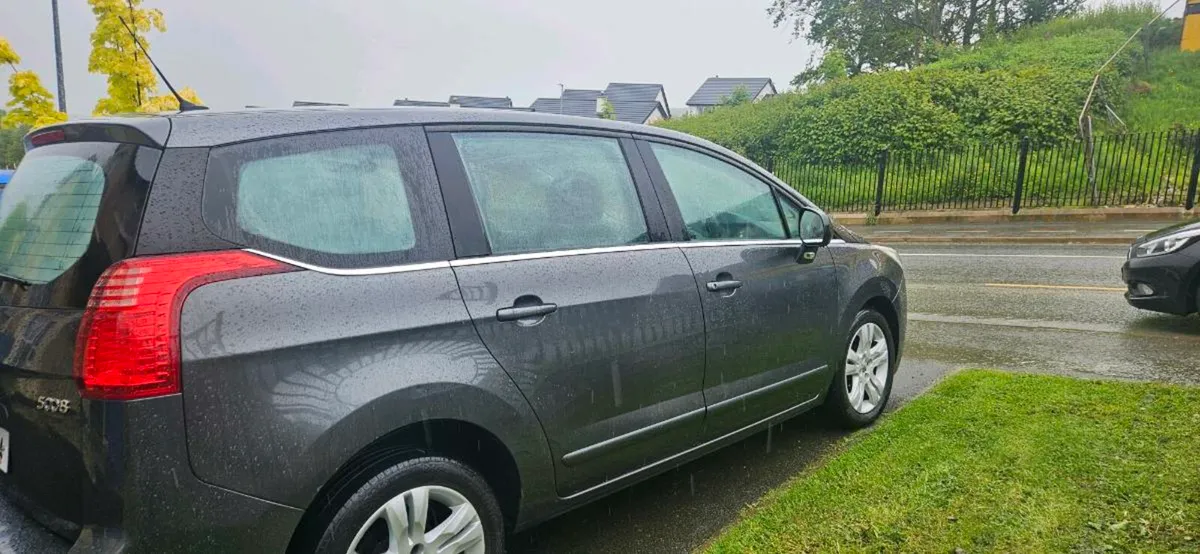 Peugeot 5008 7 seater - Image 3