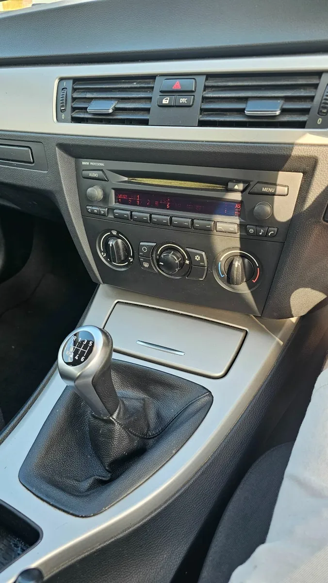 BMW 3-Series 2007 - Image 2
