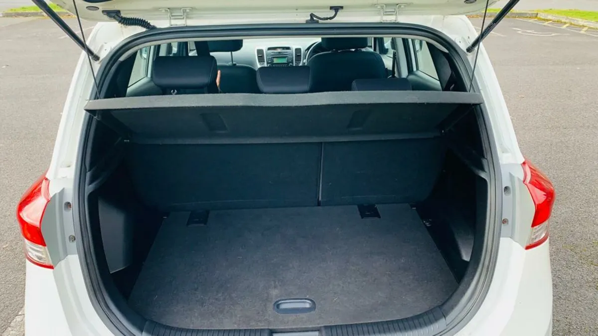 2012 hyundai ix20 automatic petrol 1.6 L, 98000 km - Image 3