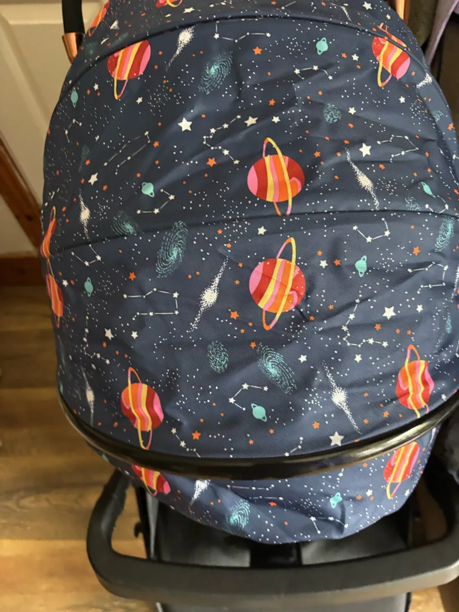 Stars & daisys  light stroller - Image 3