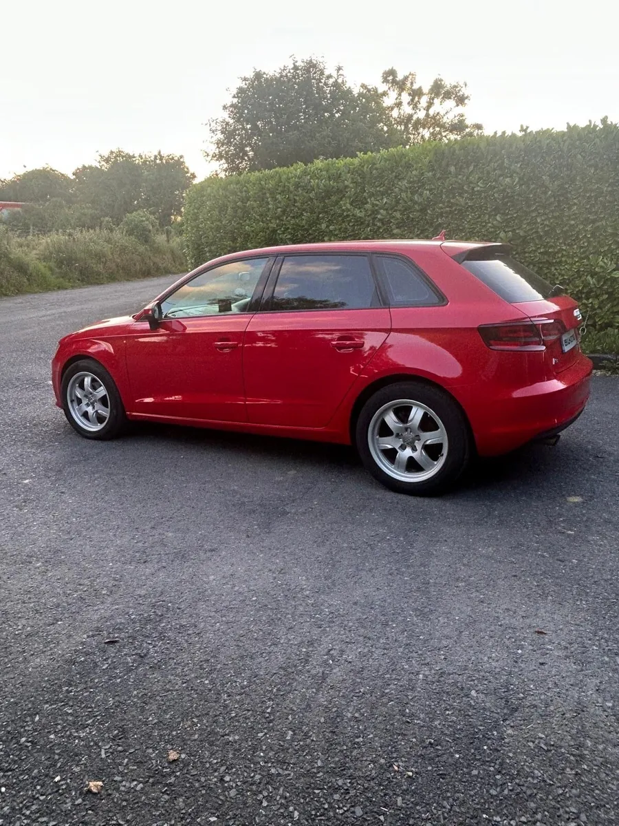Audi A3 2015 - Image 2
