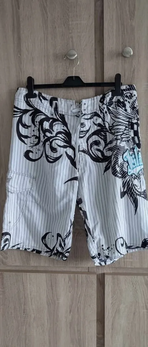 Island haze Bermuda shorts size XL 36 - Image 1