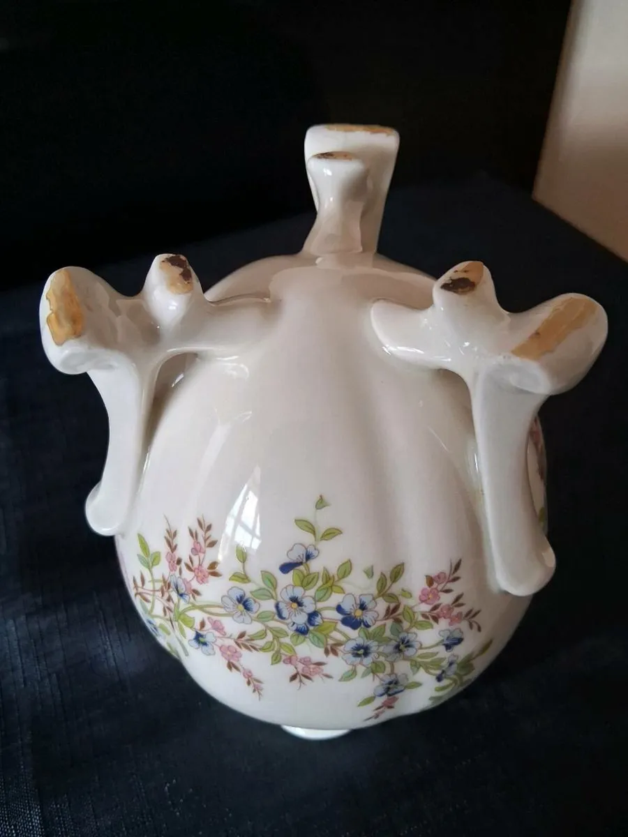 Galway Irish Porcelain 3 Leg Vase - Image 2
