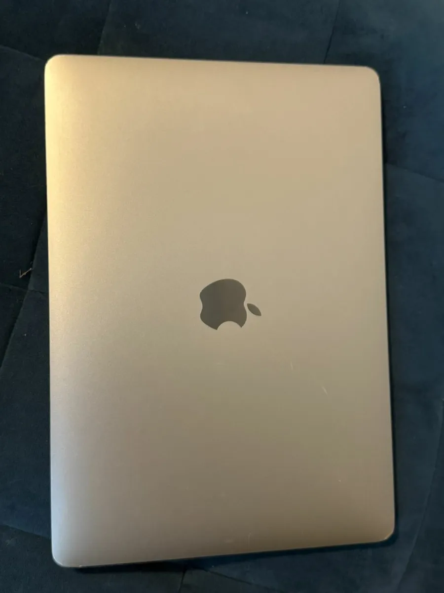 MacBook Pro 13" 2019 i7/16GB/512SSD/943c - Image 2