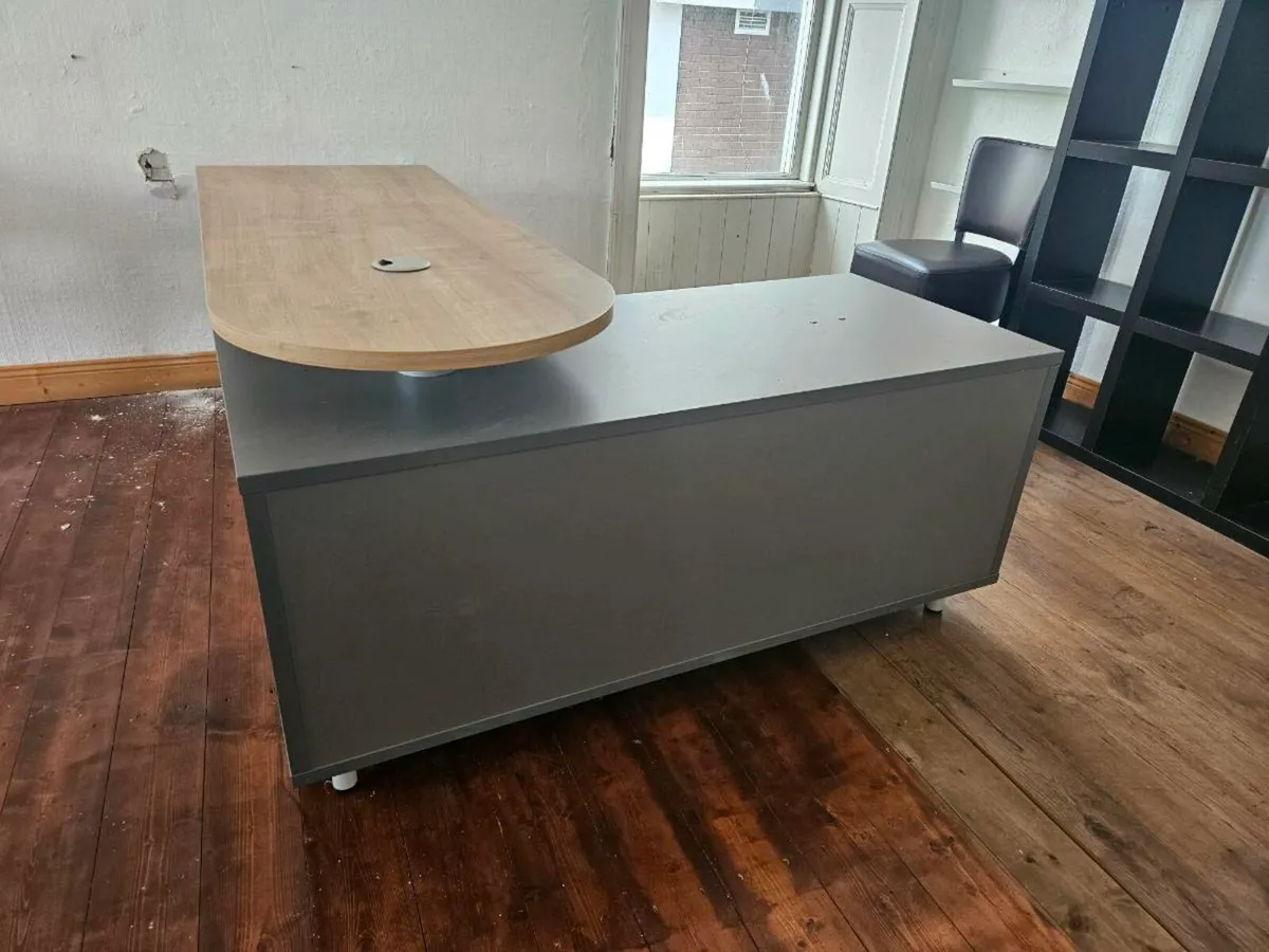 Office desk - Image 2