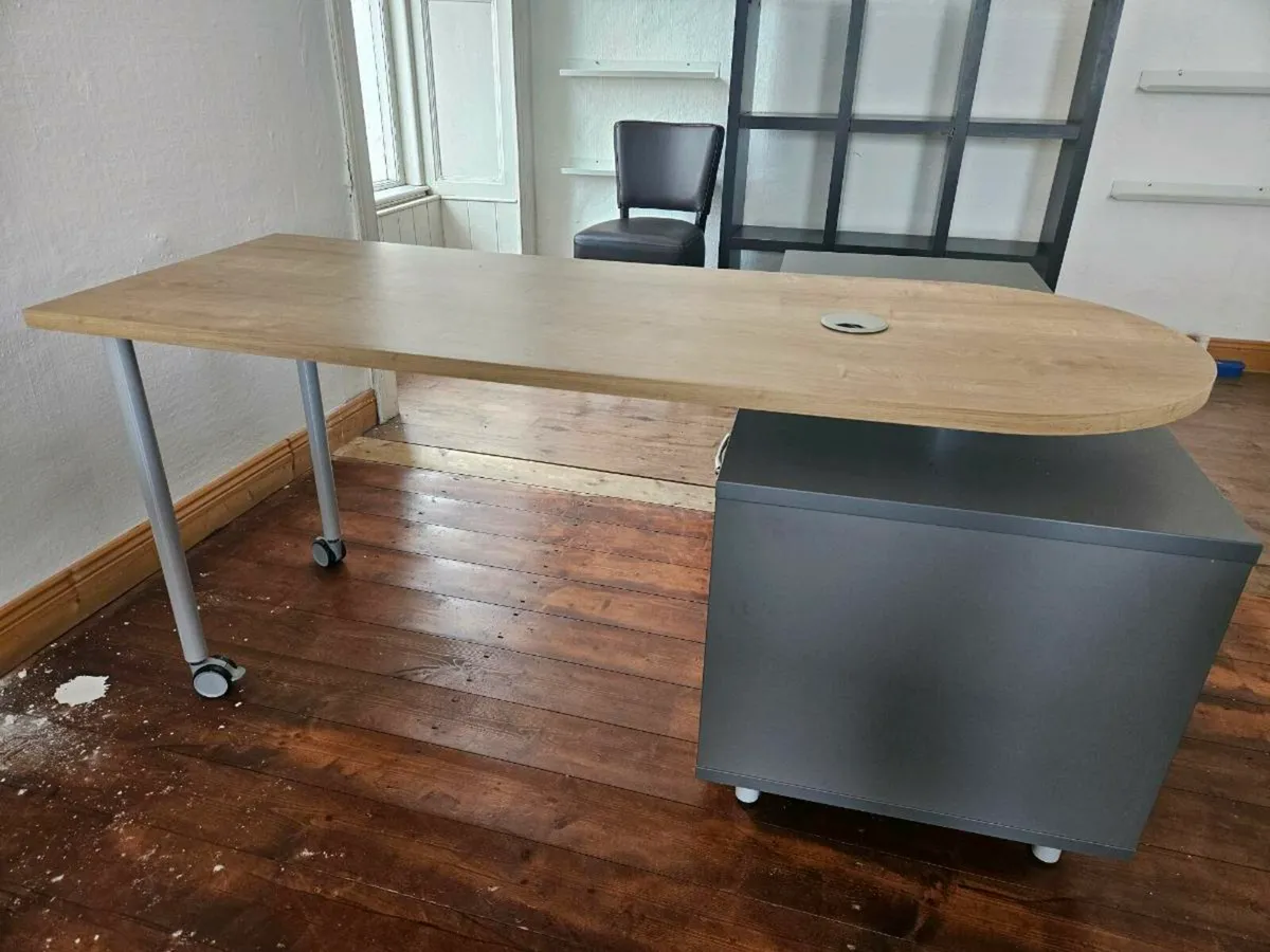 Office desk - Image 1