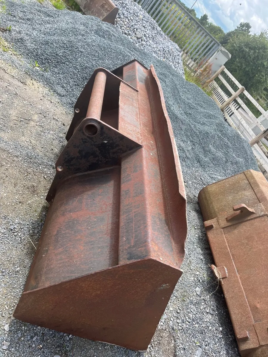 MERLO AND MANITOU BUCKETS - Image 2