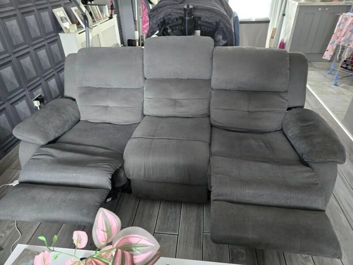 3x2 Grey Recliners Setties - Image 4