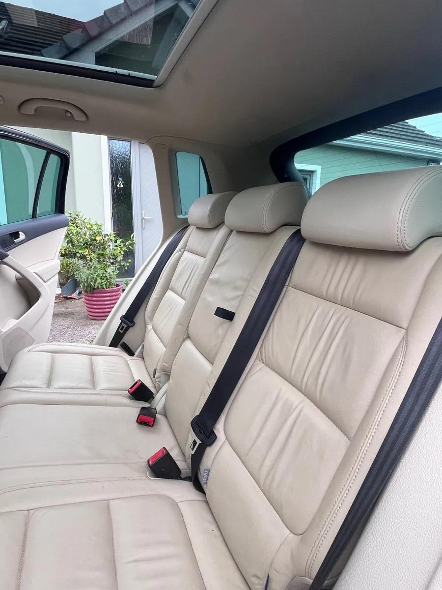 Volkswagen Tiguan 2010 - Image 3