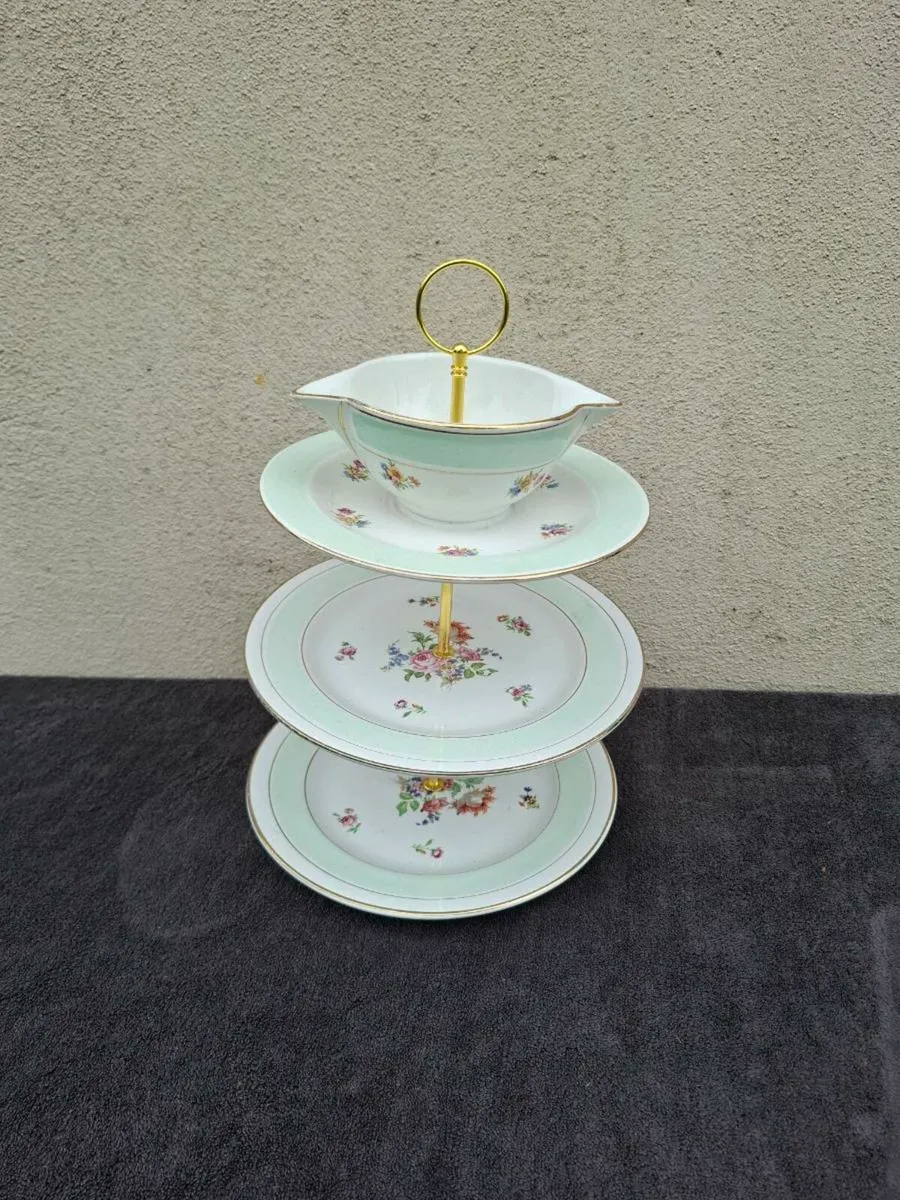 Ceramic cake stand postage possible