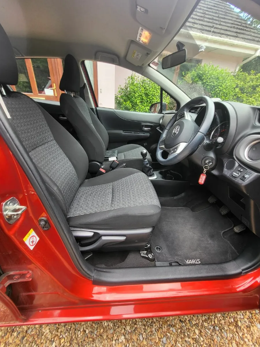 Toyota Yaris 2013 - Image 2