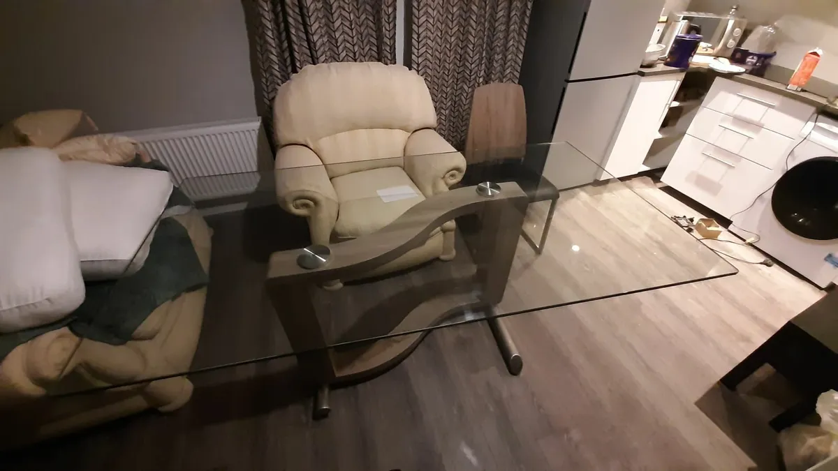 Laminate floor fitter - Image 2
