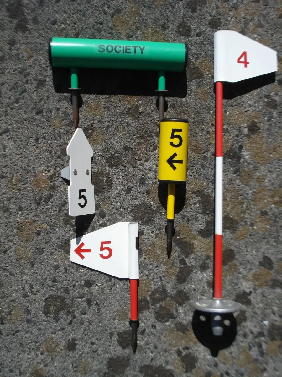 OLD GOLF SIGNS & MARKERS. 5. - Image 1