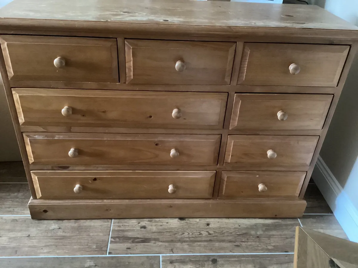 Chest of drawer