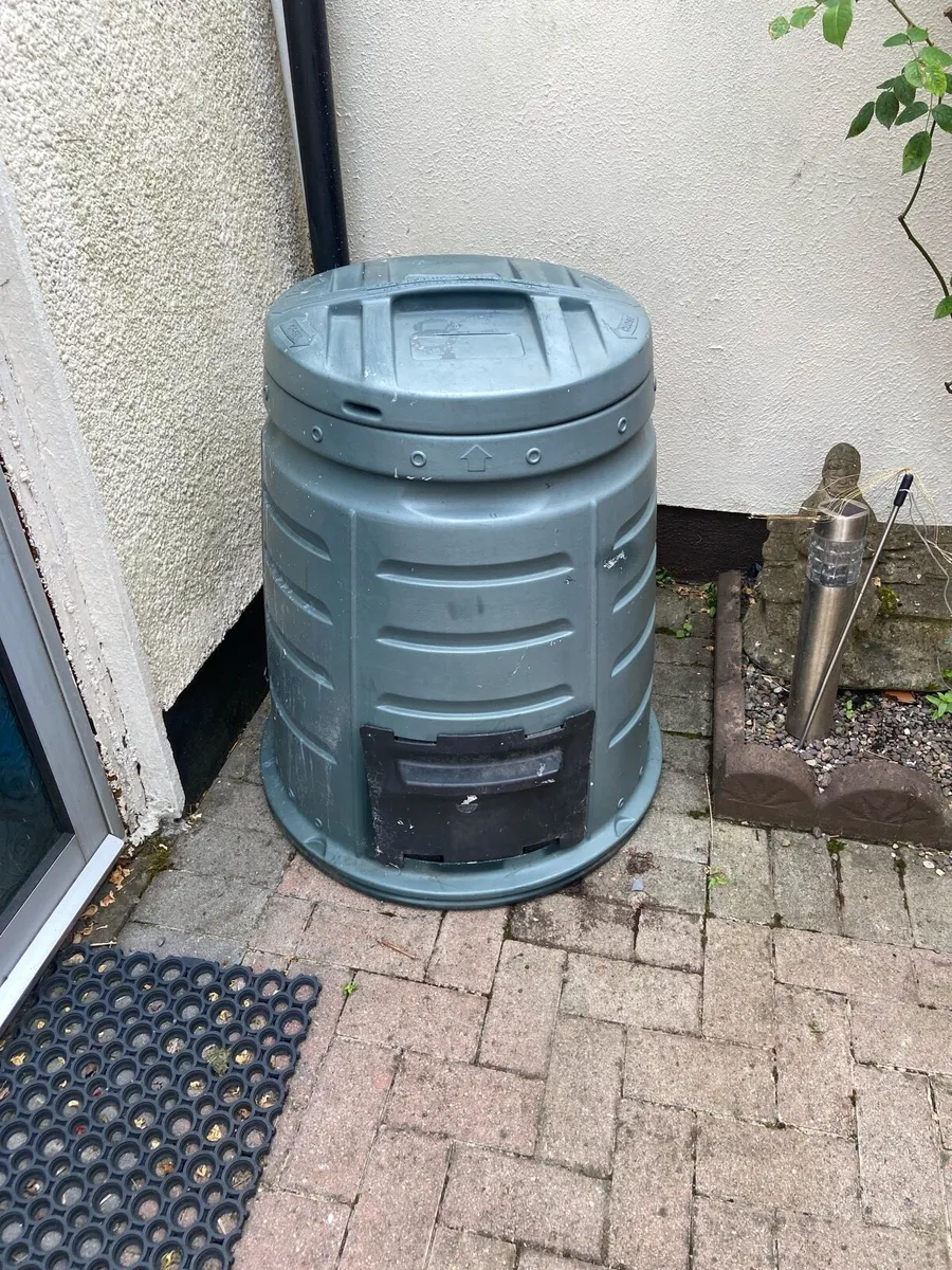 Compost bin