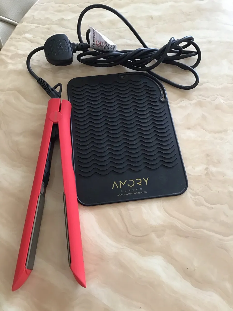 Hair Straightener - Image 1