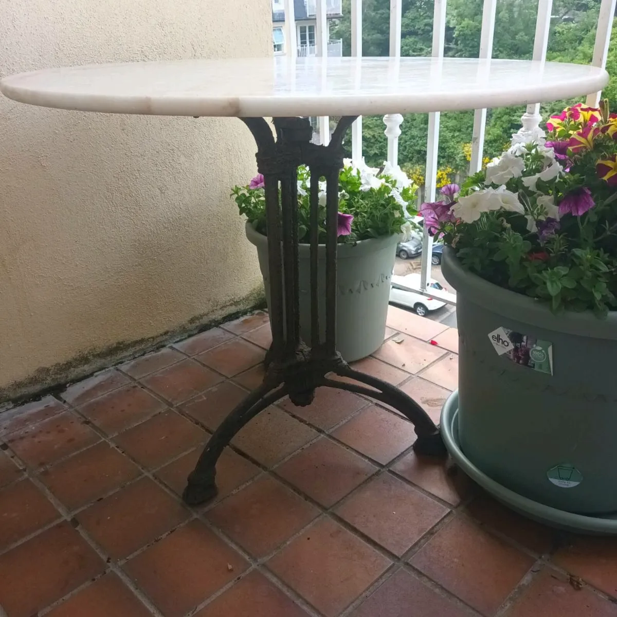 Marble outdoor coffee table - Image 2
